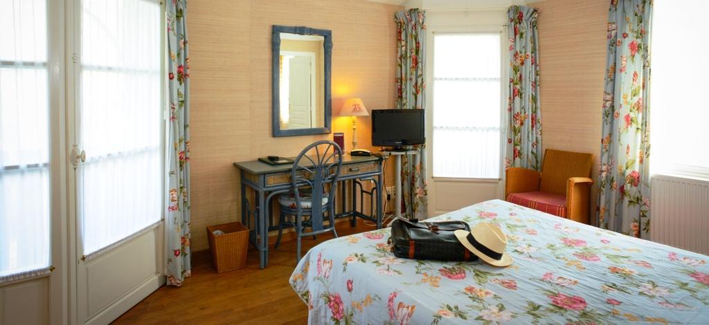 Logis Hotel Les Fuchsias Saint-Vaast-la-Hougue Luaran gambar